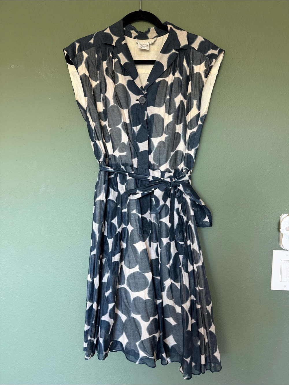 MAGGY LONDON Sleeveless Black & White Polka Dot Tie-Waist Dress US 8